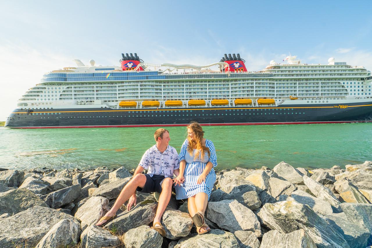 Nikole Wyles and Greg Robinson's Honeymoon Registry